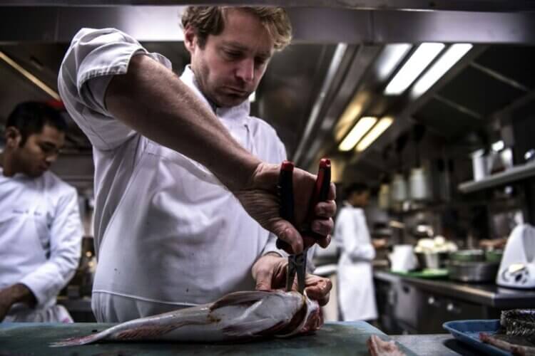 Le chef écolo Julien Dumas met du poisson durable au menu des fêtes